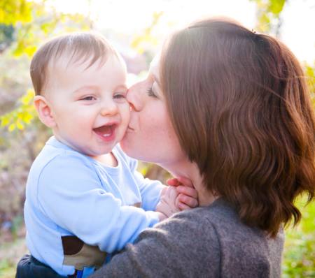 мать, мальчик, ребенок, любовь, поцелуй, счастливые, лицо Aviahuismanphotography - Dreamstime