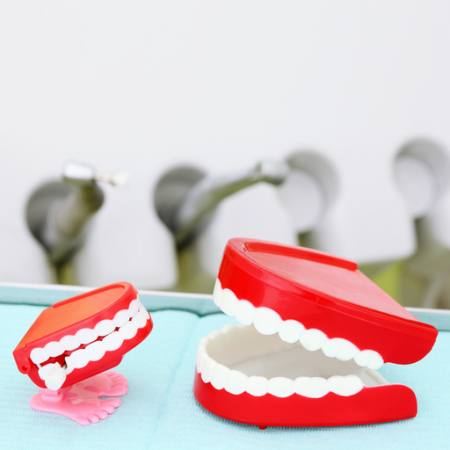 зубы, красный, maxilar, ноги, стоматолог Pavel Losevsky - Dreamstime