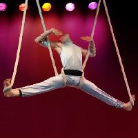 Pixwords изображение с человек, висит, цирк, красный, струны Galina Barskaya - Dreamstime