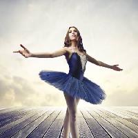 танцор, женщина, девушка, танец, сцена, облака Bowie15 - Dreamstime