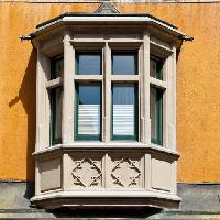 Pixwords изображение с окна, балкон, окна, желтый, оранжевый, строительство Gkuna