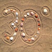 Pixwords изображение с тридцать, песок, пляж, ракушки, тепло Battrick