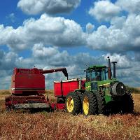 Pixwords изображение с трактор, небо, облака, поле Lorraine Swanson (Pixart)