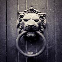 Pixwords изображение с лев, кольцо, рот, дверь Mauro77photo - Dreamstime