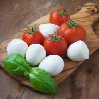 Pixwords изображение с питание, помидоры, зеленый, овощи, сыр, белый Unknown1861 - Dreamstime