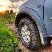 Pixwords изображение с шин, автомобилей, грязь, дорога, трава, внедорожного, солнце, грязь Snezhok
